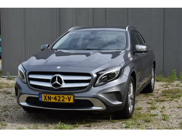 Mercedes-Benz GLA 180 Prestige 2015 Benzine 12