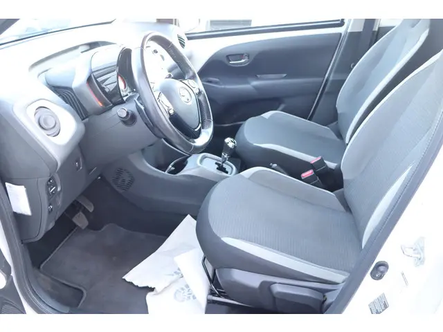 Toyota Aygo 1.0 VVT-i x-play 2020 Benzine 17