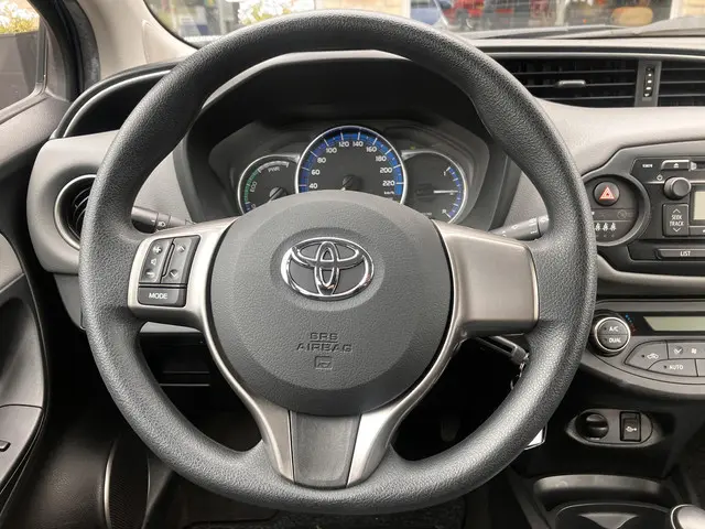 Toyota Yaris 1.5 Hybrid Now 2016 Hybride Benzine 18