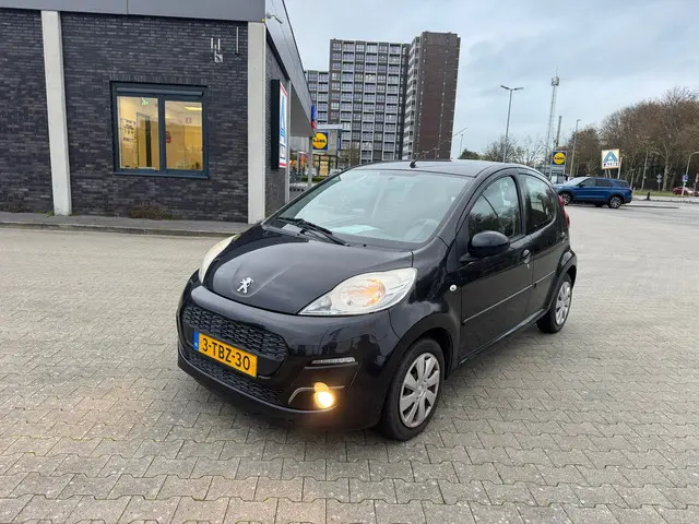 Peugeot 107 1.0 Active 2013 Benzine 16