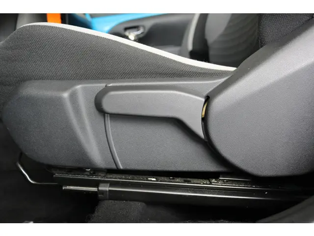 Toyota Aygo 1.0 VVT-i x-play Cabrio, 2019 Benzine 11