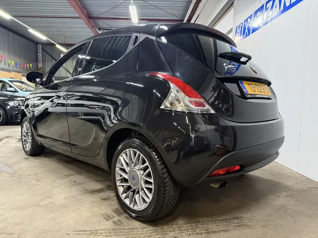 Lancia Ypsilon 0.9 TwinAir Gold 2013 Benzine 2