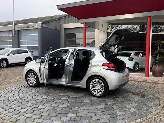 Peugeot 208 1.2 PureTech Allure 2018 Benzine 25
