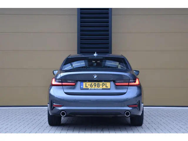 BMW 3 Serie 318i Executive Edition 2021 Benzine 7