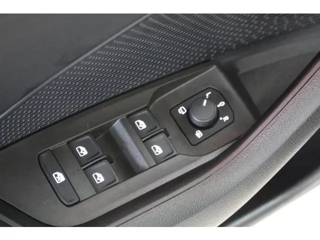 Škoda Octavia Combi 1.0 TSI Sport Business 2023 Benzine 10