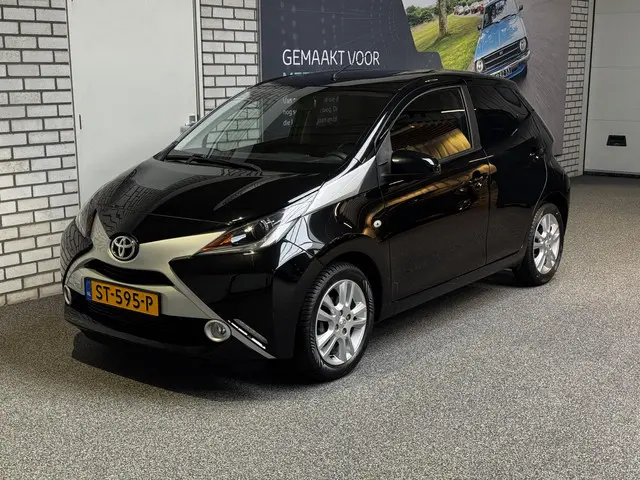 Toyota Aygo 1.0 VVT-i x-joy 2018 Benzine 2