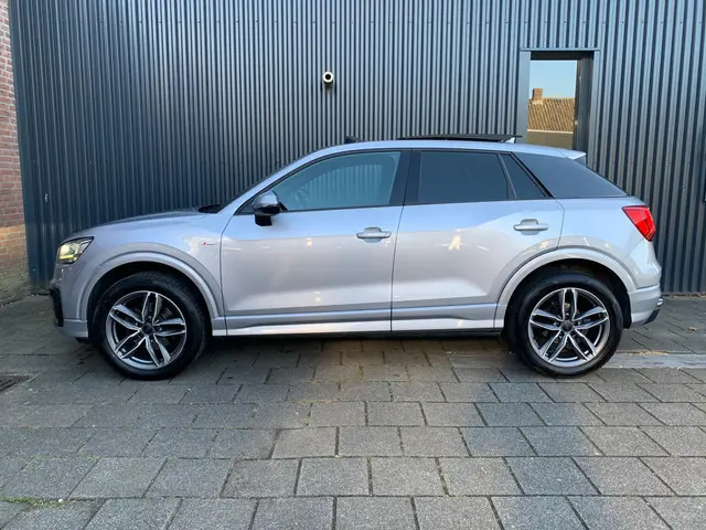 Audi Q2 1.4 TFSI CoD, PANO, NAP, S-LINE 2017 Benzine 8