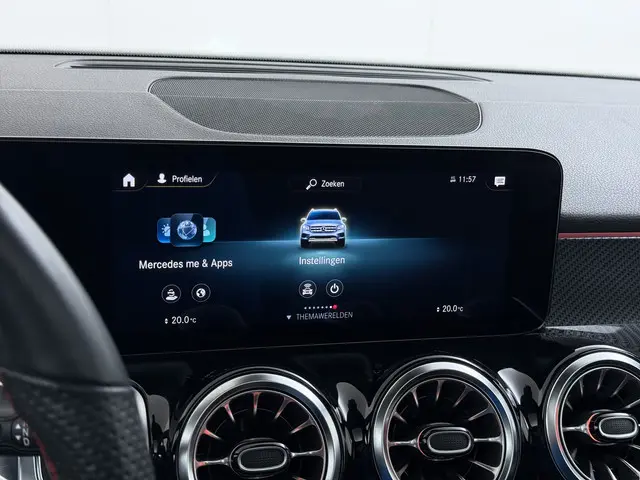 Mercedes-Benz GLB 200 AMG line 2022 Benzine 30