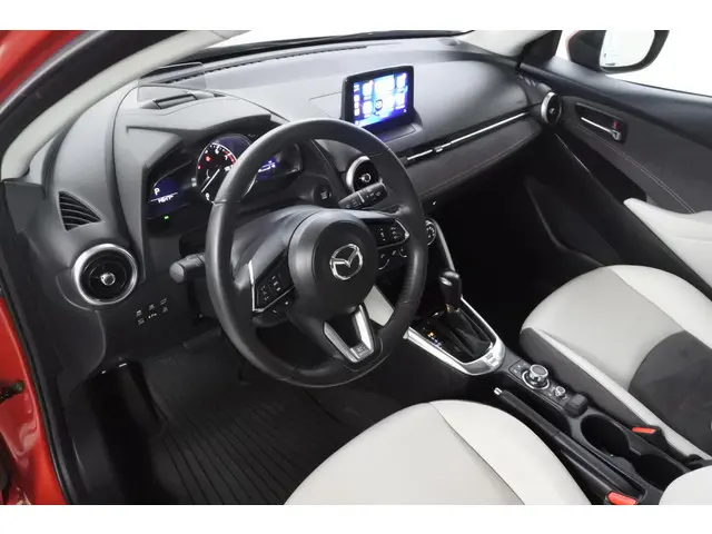 Mazda 2 1.5 90pk Automaat Signature 2020 Benzine 16