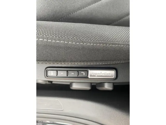 Volkswagen Golf 1.0 eTSI Life Business 2023 Benzine 9