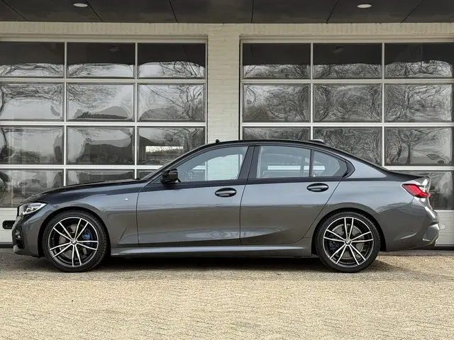BMW 3 Serie 320i 2021 Benzine 3