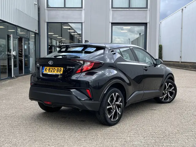 Toyota C-HR 1.8 Hybrid Dynamic 2020 Hybride Benzine 2