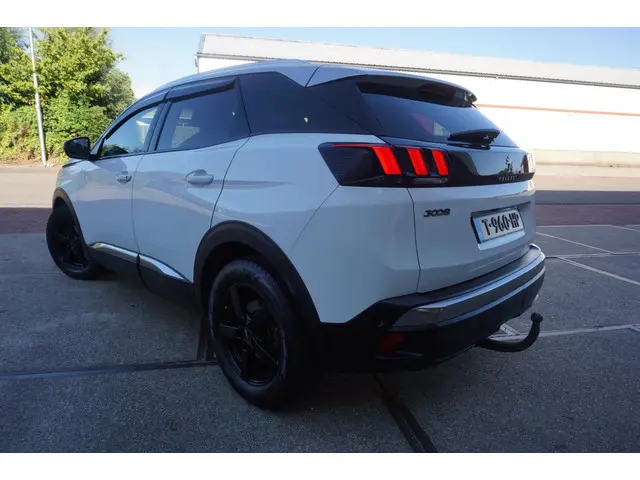 Peugeot 3008 1.6 e-THP GT Line 2018 Benzine 24