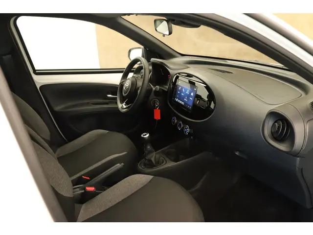 Toyota Aygo X 1.0 VVT-i MT Play 2024 Benzine 18