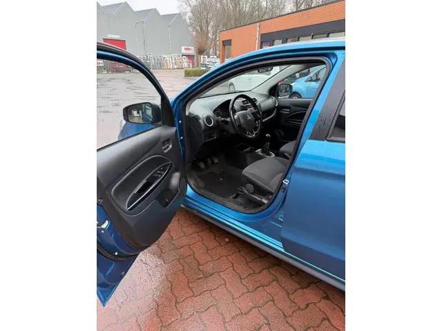 Mitsubishi Space Star 1.0 Intense 2016 Benzine 12