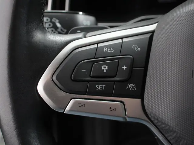 Volkswagen Polo 1.0 TSI R-Line DSG 2023 Benzine 18