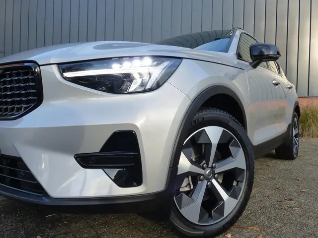 Volvo XC40 B4 Plus Dark 2025 Benzine 2