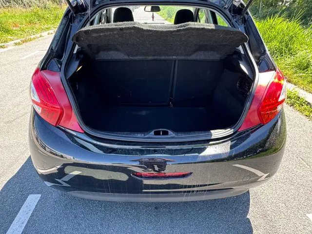 Peugeot 208 1.2 PureTech Signature / AIRCO 2019 Benzine 18