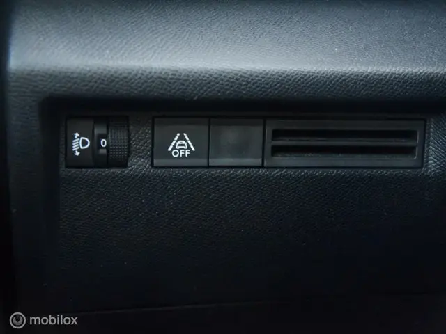 Citroën C4 100pk Feel | Airco | Navi | 2021 Benzine 24