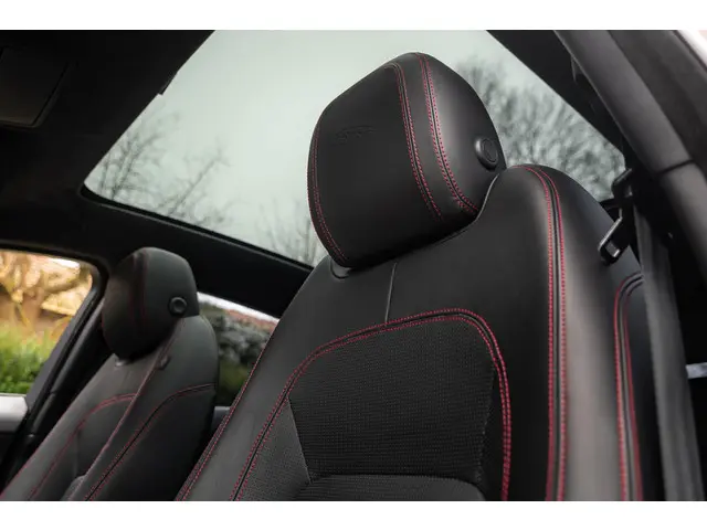 Jaguar E-PACE 2.0 P250 AWD First Edition 2018 Benzine 5