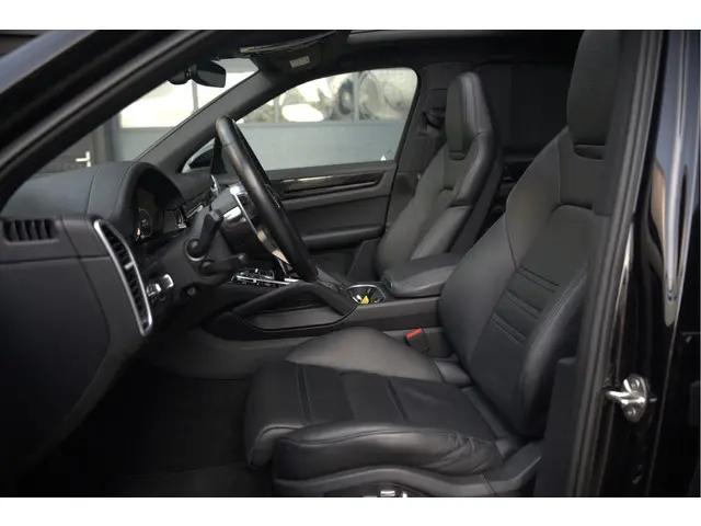 Porsche Cayenne 3.0 E-Hybrid 2018 Hybride Benzine 29