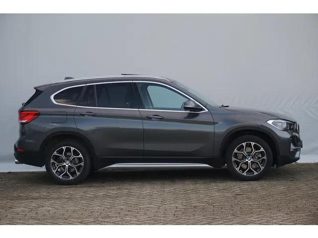 BMW X1 sDrive20i 2022 Benzine 6