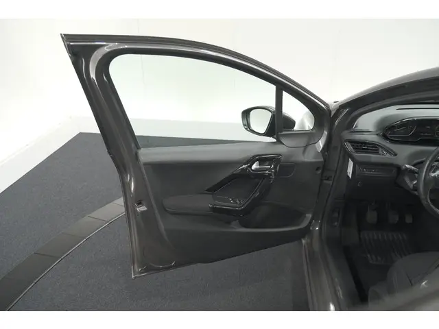 Peugeot 208 PureTech 82 Signature 2018 Benzine 60
