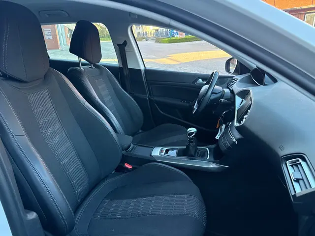 Peugeot 308 1.2 PureTech Allure 2017 Benzine 13