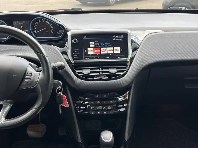 Peugeot 2008 1.2 PureTech Allure 2019 Benzine 8