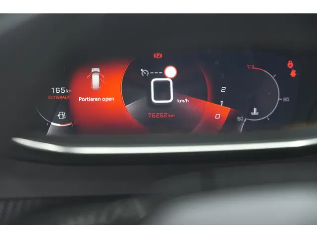 Peugeot 2008 PureTech 102 Allure Pack 2021 Benzine 29