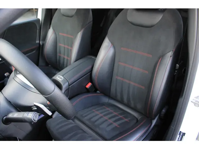 Mercedes-Benz B-Klasse 180 AMG 2019 Benzine 3