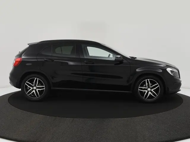 Mercedes-Benz GLA 180 Ambition AUTOM. 2016 Benzine 4