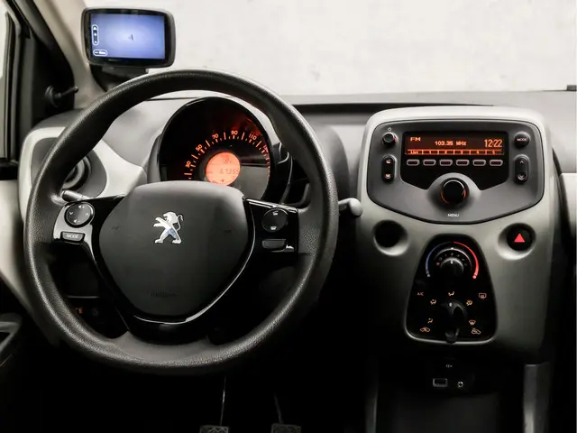 Peugeot 108 1.0 e-VTi Sport 2017 Benzine 7