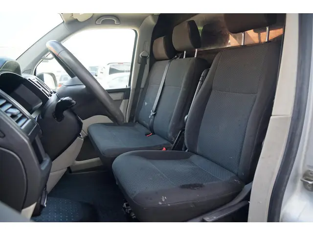 Volkswagen Transporter 2.0 TDI L2H1 Highline 2016 Diesel 9