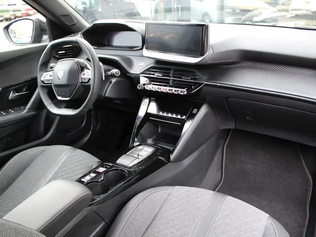 Peugeot 2008 1.2 PureTech 130 Allure 2024 Benzine 3