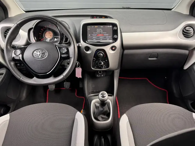 Toyota Aygo 1.0 VVT-I X-PLAY 2014 Benzine 7