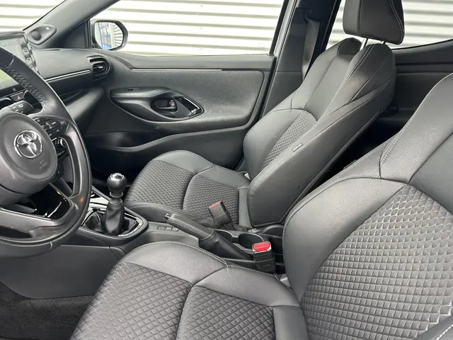 Toyota Yaris 1.5 VVT-i Executive 2022 Benzine 7
