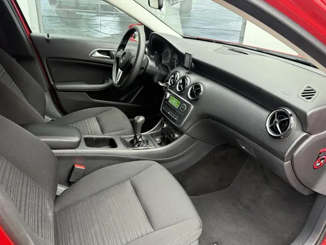 Mercedes-Benz A-Klasse 180 Ambition 2013 Benzine 21