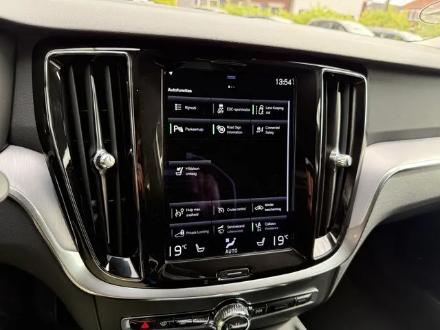 Volvo V60 2.0 B4 Momentum Bus. 2022 Benzine 31