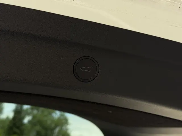 Tesla Model Y Long Range Dual AWD 2023 Elektrisch 18