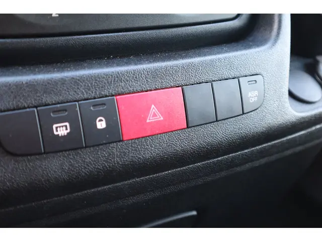 Peugeot Boxer 330 2.2 HDI L1H1 Première 2015 Diesel 21