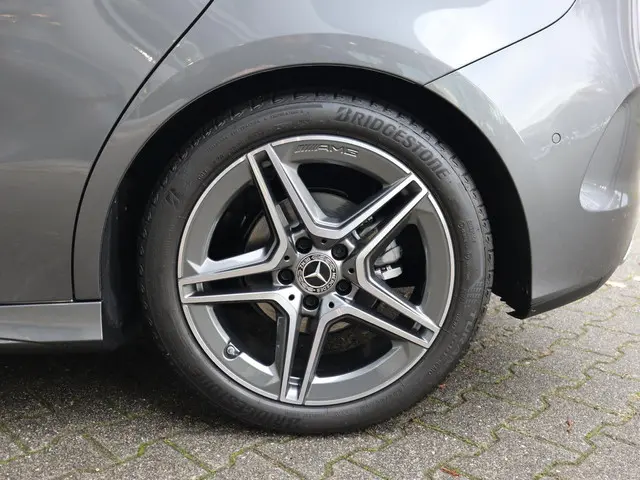 Mercedes-Benz B-Klasse 180 AMG Line 2025 Benzine 10