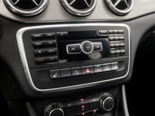 Mercedes-Benz CLA 180 AMG Edition 1 2014 Benzine 9