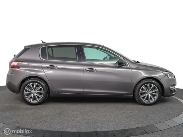 Peugeot 308 1.2 e-THP nw. revisie motor. 2014 Benzine 3
