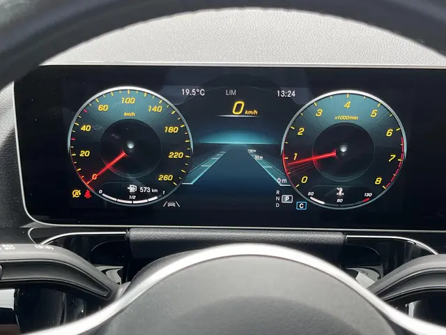Mercedes-Benz B-Klasse 180 Launch Edition 2020 Benzine 52