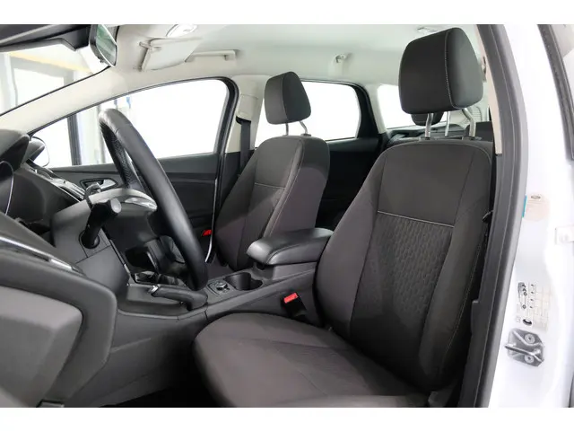 Ford Focus Wagon 1.0 EcoBoost Trend 2014 Benzine 4