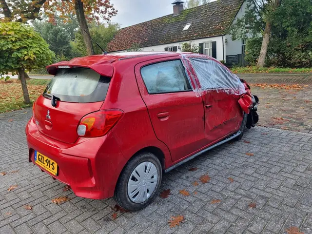 Mitsubishi Space Star 1.2 Connect+ 2025 Benzine 5