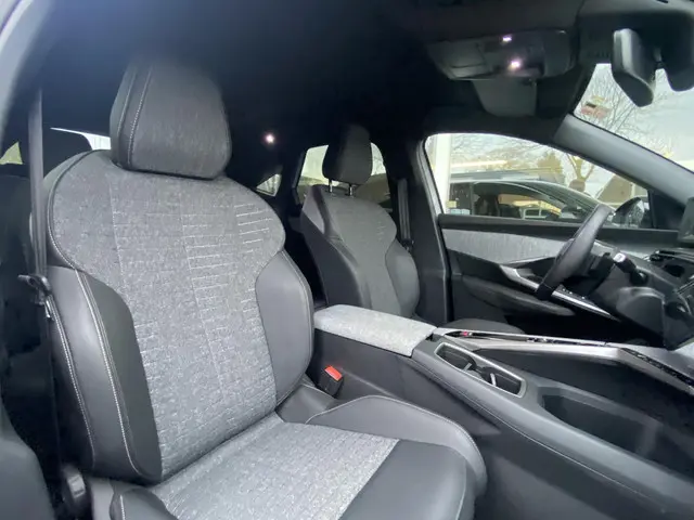 Peugeot 3008 1.2 Hybrid 145 Allure 2025 Hybride Benzine 7