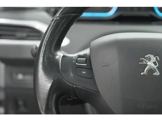 Peugeot 2008 PureTech 110 Allure 2018 Benzine 26