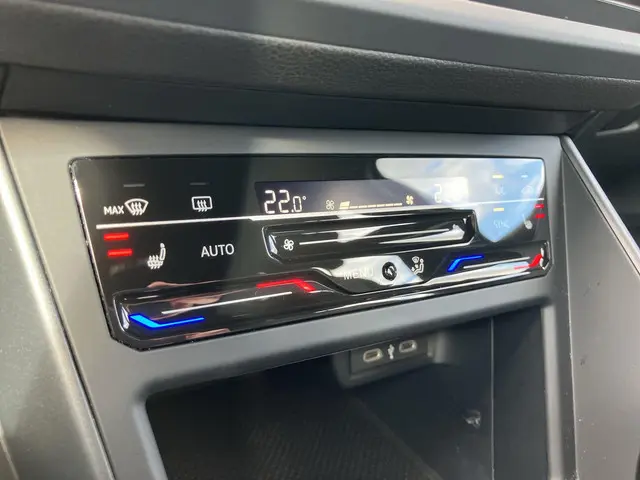 Volkswagen Polo 1.0TSI/95PK DSG R Line 2024 Benzine 22